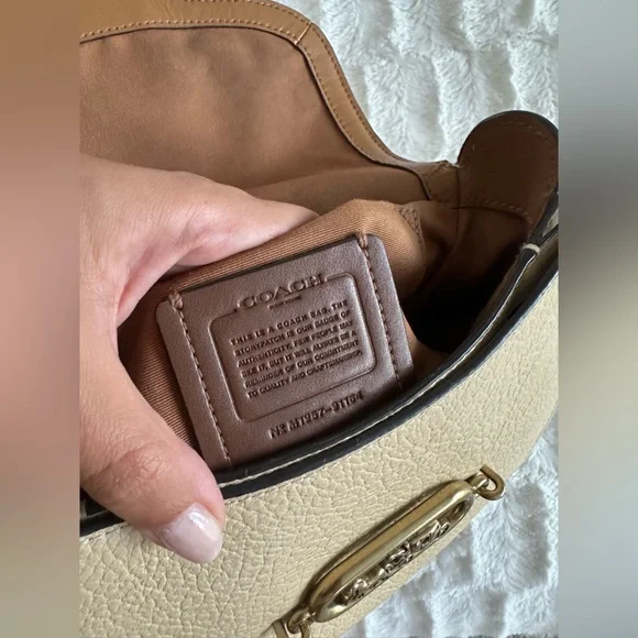 Coach Jade Saddle Bag In Colorblock. Cream Crossbody Bag with Gold Hardware - Picture 4 of 13